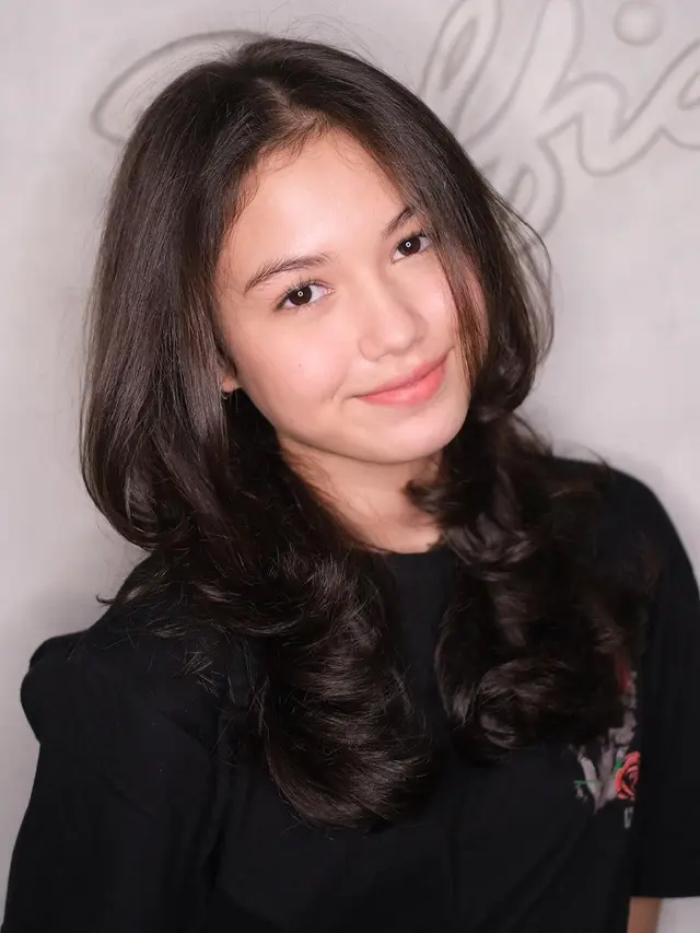 6 Pesona Saskia Chadwick, Pemeran Santi dalam Sinetron Dari Jendela SMP
