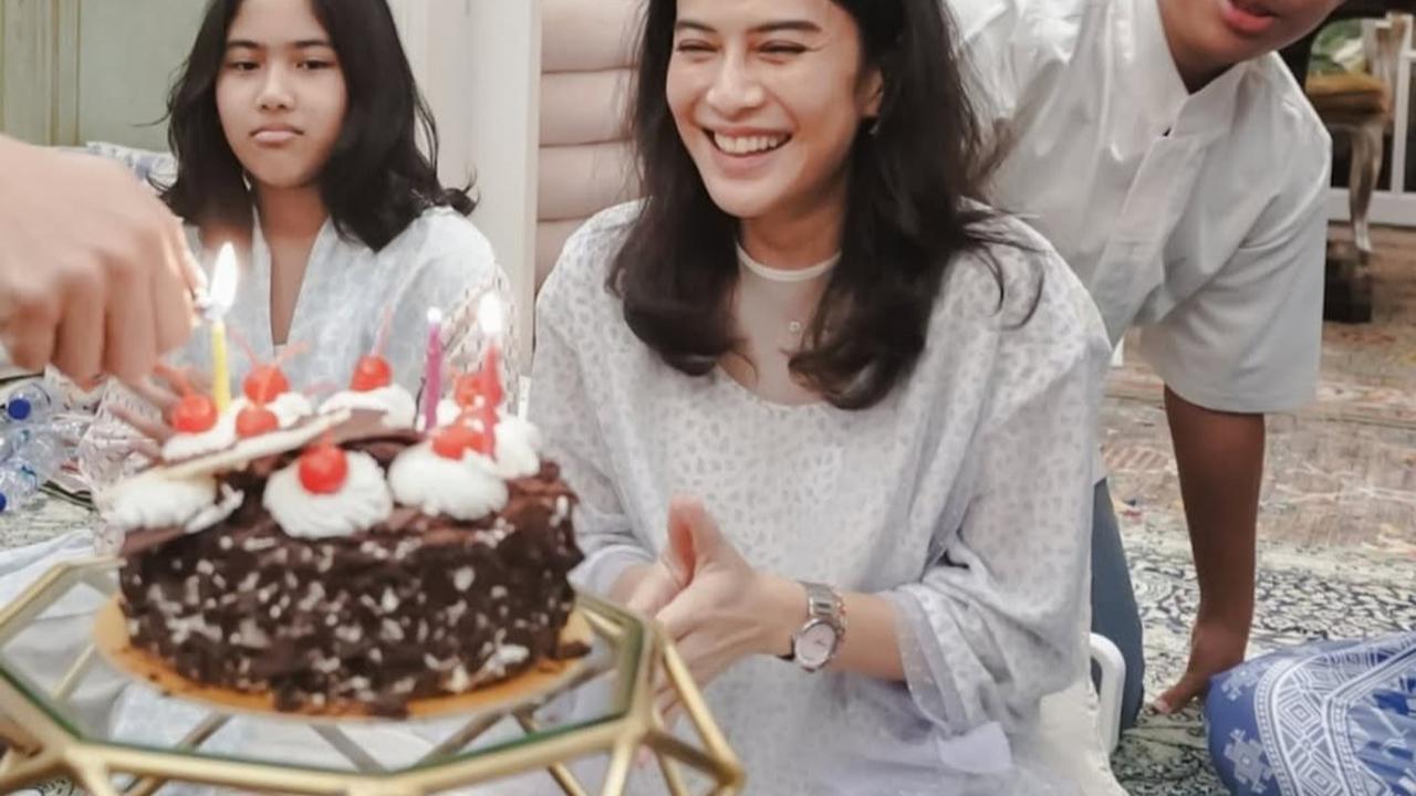 Potret Cantik Dian Sastro Rayakan Ulang Tahun Bersama Anak Yatim Piatu, Makin Spesial Berkat Bertepatan dengan Malam Nuzulul Quran