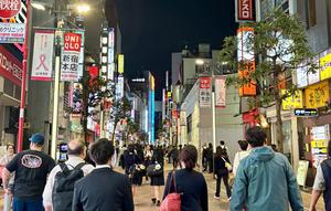Pertokoan di area Shinjuku, Tokyo, Jepang. (Liputan6.com/Asnida Riani)