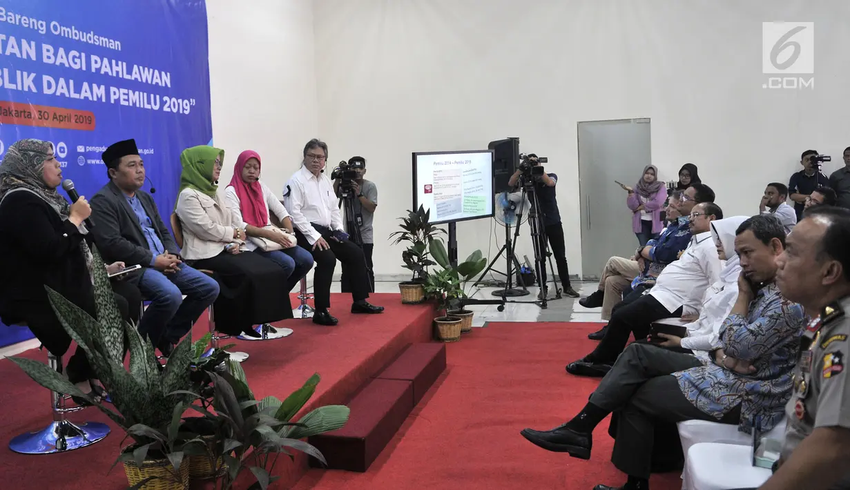 Suasana acara Ngopi Bareng Ombudsman di Ruang Serbaguna Ombudsman RI, Jakarta, Selasa (30/4/2019). Acara ini memberikan penghormatan bagi petugas KPPS yang menjadi korban sakit maupun meninggal pada Pemilu 2019. (merdeka.com/IqbalNugroho)