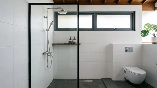 Kamar Mandi Dengan Jendela Ventilasi