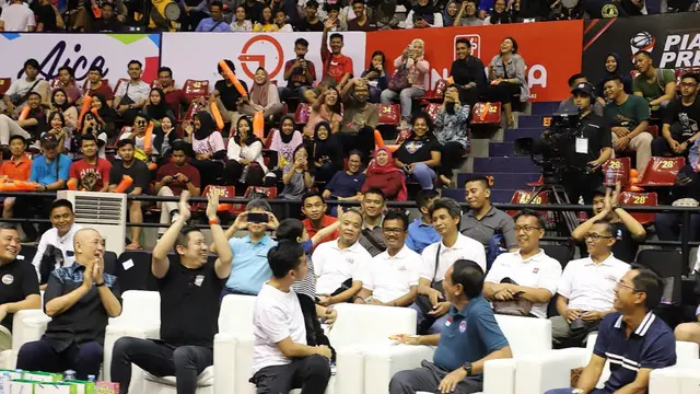 Jan Ethes Srinarendra dan sang ayah Gibran Rakabuming Raka