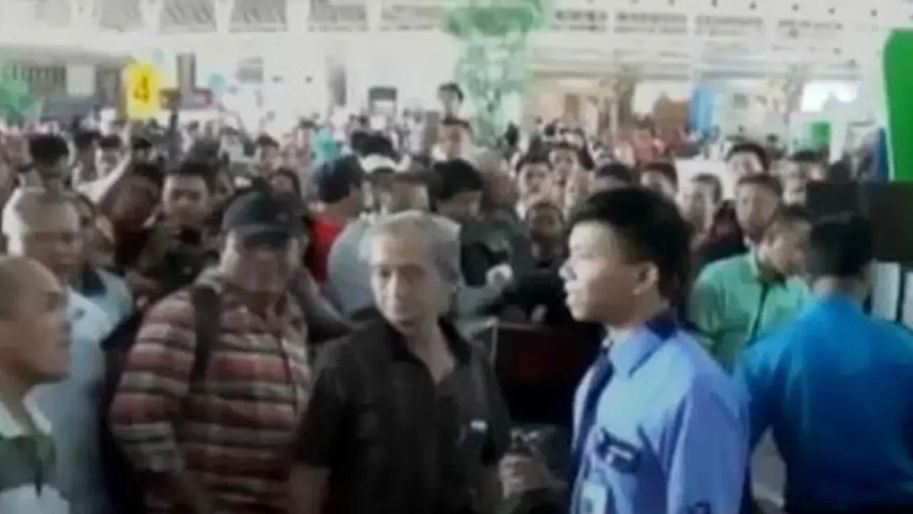 VIDEO: Maskapai Lion Air Terlambat, Calon Penumpang Kesal