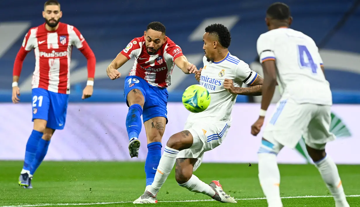 Atletico Madrid mengambil inisiatif penyerangan terlebih dahulu di awal laga. Namun belum ada peluang matang yang didapat Matheus Cunha dan kawan-kawan di depan gawang Real Madrid. (AFP/Oscar Del Pozo)