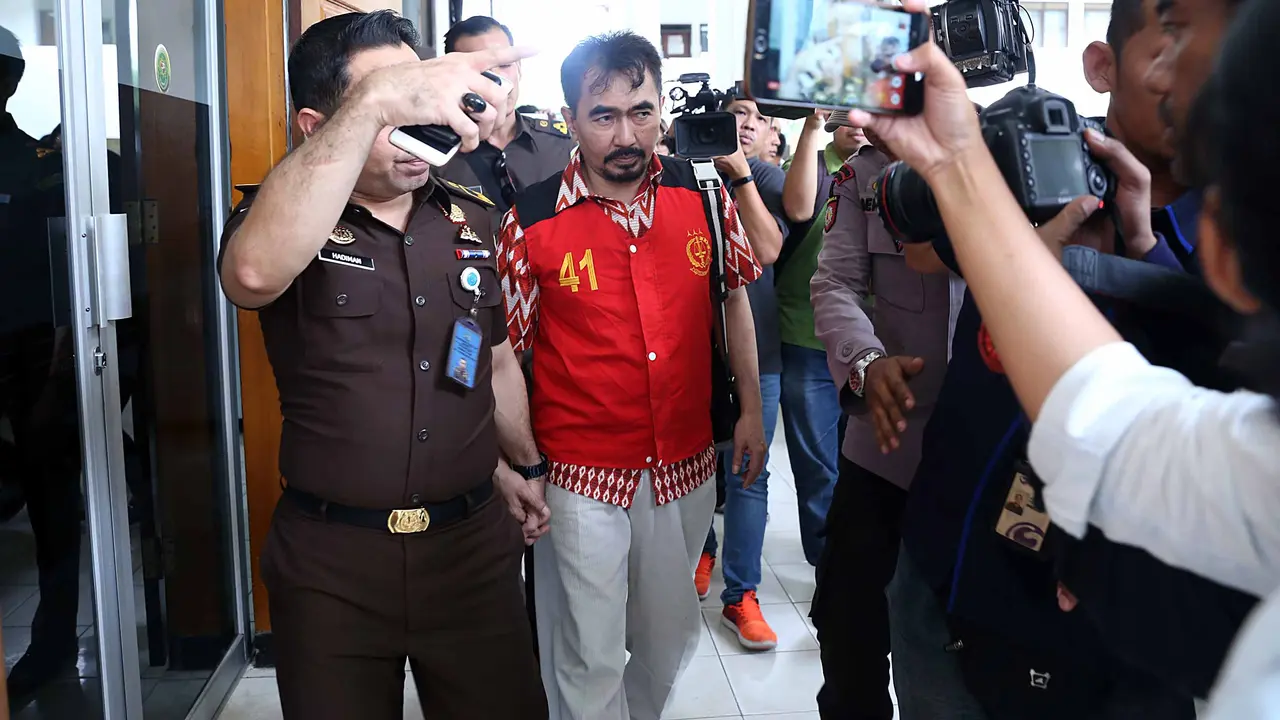 Sidang perdana Gatot Brajamusti atas kasus pencabulan terhadap wanita berinisial CT yang terjadi 2016 lalu telah selesai digelar.