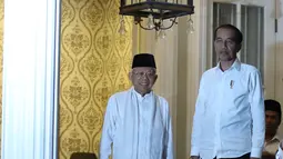 Pasangan capres-cawapres nomor urut 01 Joko Widodo (kanan) dan Ma'ruf Amin (kiri) saat tiba di kediaman Ma'ruf Amin, Jalan Situbondo, Menteng, Jakarta, Kamis (27/6/2019). Jokowi menjemput Ma'ruf untuk nonton bareng sidang putusan MK di Lanud Halim Perdanakusuma. (Liputan6.com/Herman Zakharia)