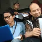 Novel Baswedan memberikan keterangan pers di depan Gedung KPK, Jakarta, Minggu (10/5/2015). Novel bersama kuasa hukumnya akan kembali mengajukan praperadilan terhadap Bareskrim Mabes Polri terkait penggeledahan rumahnya. (Liputan6.com/Herman Zakharia)