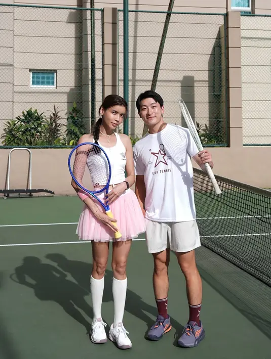 Dalam unggahan terbarunya, Sabrina Chairunnisa mencuri perhatian berkat gayanya yang begitu feminin bak Barbie sporty versi nyata.