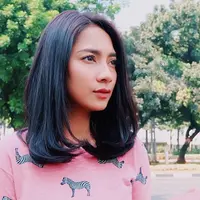 Keterlibatan Dinda Kirana dan Eza Gionino dalam satu frame membuat keduanya kini dikabarkan tengah menjalin asmara. (via instagram.com/dindakirana30)