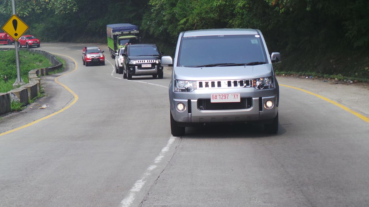 Menguji Ketangguhan Mitsubishi Delica di Alam Sumatera