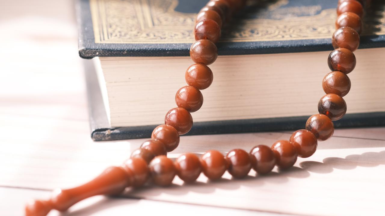 Doa Qunut Lengkap Arab Latin dan Artinya, Ketahui Keutamaannya