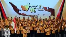 Oesman Sapta mengibarkan Panji Hanura saat acara Pelantikan Dewan Pimpinan Pusat Partai Hati Nurani Rakyat (Hanura) tahun 2016 - 2020 di Sentul International Convention Centre, Bogor, Rabu (22/02). (Liputan6.com/Johan Tallo)