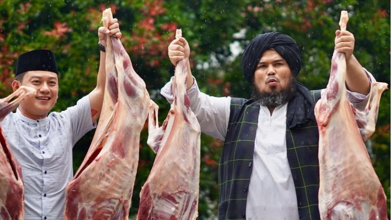 Jelang Buka Puasa Bobon dan Ustaz Derry Sulaiman Masak 9 Ekor Kambing 'Ini Berkah Selalu