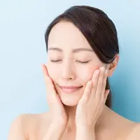 Meski sepele, ini kebiasaan cewek yang bahaya untuk kesehatan kulit. (Sumber Foto: Shutterstock/The List)