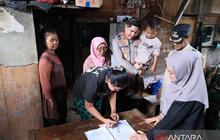 Polres Metro Jakarta Timur Pulangkan Bocah Pemulung Viral ke Ibu Kandung di Sumedang