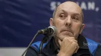Pelatih Timnas Puerti Rico, Carlos Garcia, saat jumpa pers jelang laga uji coba melawan Indonesia di Hotel Alana, Sleman, Senin (12/6/2017). (Bola.com/Vitalis Yogi Trisna) 