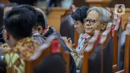 Mantan pimpinan KPK, Erry Riyana Hardjapamekas hadir dalam sidang uji materi terhadap Perubahan kedua atas UU No. 30 Tahun 2022 tentang KPK di Mahkamah Konstitusi, Jakarta, Rabu (8/1/2020). Uji materi ini berfokus pada ranah formil dan belum yang bersifat substansi. (Liputan6.com/Faizal Fanani)