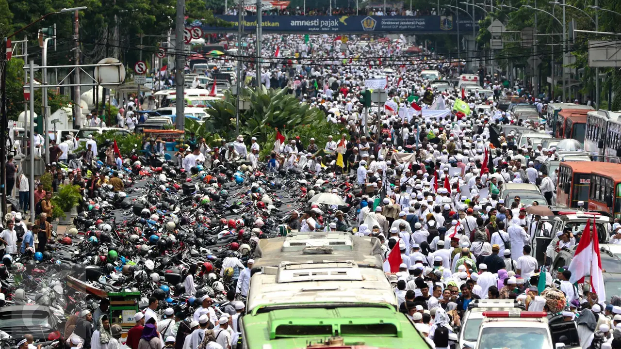 20161104-Massa-Menuju-Balai-Kota-Jakarta-FF