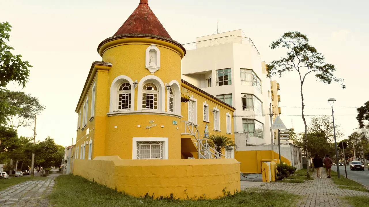 Rumah Cat Kuning Mustard