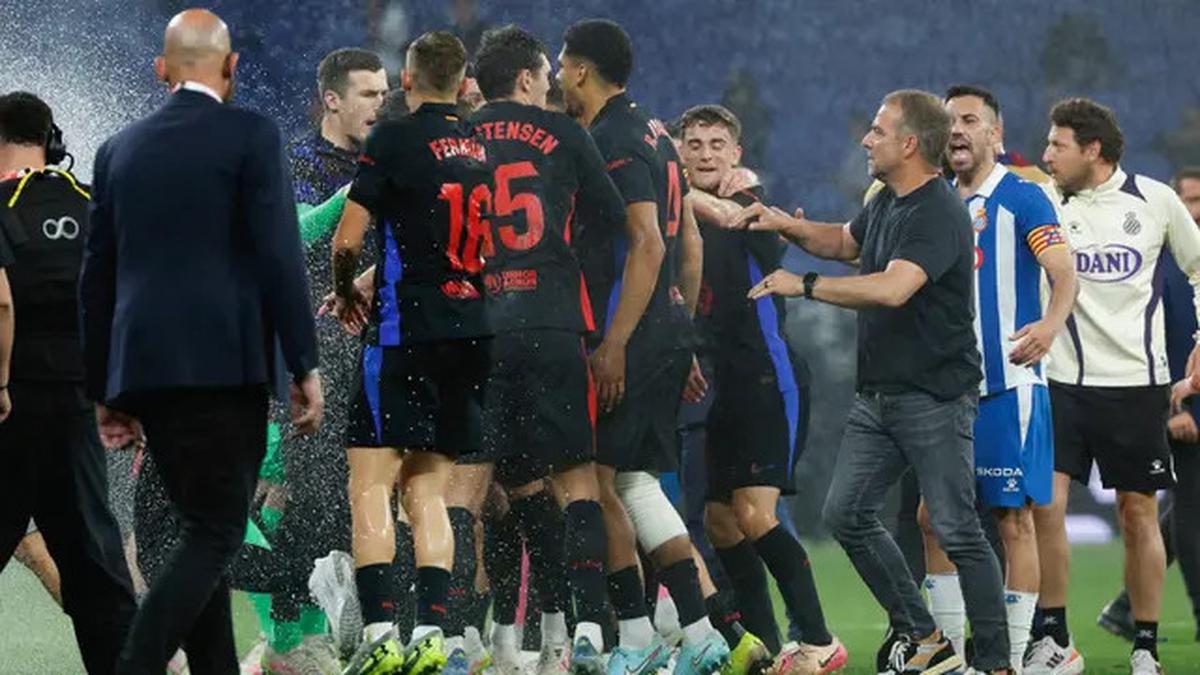 Hansi Flick, si Gentleman! Tarik Pemain Barcelona demi Hindari Ricuh, Tuai Pujian Pelatih Espanyol