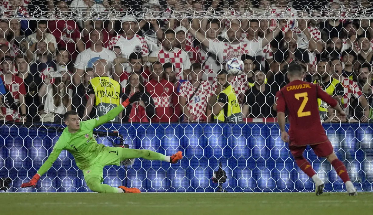 La Furia Roja mengalahkan Kroasia di final 5-4 melalui babak adu penalti setelah bermain tanpa gol selama 120 menit. (AP Photo/Martin Meissner)