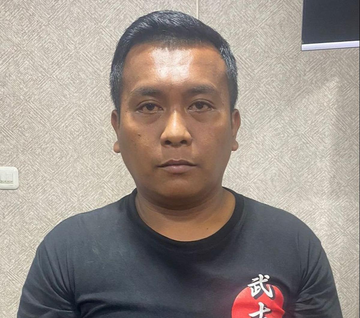 Polisi menetapkan M (30) seorang sopir taksi sebagai tersangka dugaan pemerasan terhadap korban seorang perempuan, Cindy Aulia, Kamis (28/3).