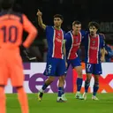 Tifo Kontroversial Fans PSG Bikin Barcelona Murka