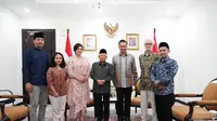 Pendiri Foreign Policy Community of Indonesia (FPCI), Dino Patti Djalal bertemu dengan Wakil Presiden Ma'ruf Amin. (Liputan6.com/Muhammad Radityo Priyasmoro)