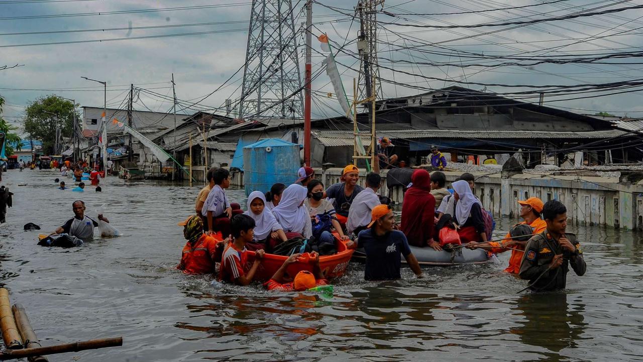 Banjir rob di Muara Angke