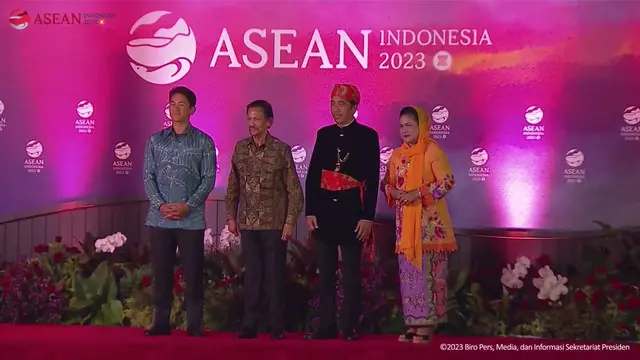 Presiden Jokowi dan Ibu Iriana Jokowi bersama dengan Sultan Hassanal Bolkiah dan Pangeran Abdul Mateen dari Brunei Darussalam