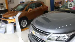 Suasana show room penjualan mobil Chevrolet di Jakarta, Rabu (30/10/2019). General Motors (GM) akan tetap memberikan pelayanan kepada pelanggan dalam bentuk layanan garansi dan purnajual kendati menghentikan penjualan Chevrolet di pasar domestik Indonesia. (Liputan6.com/Angga Yuniar)