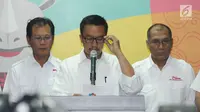 Menpora Imam Nahrawi (tengah) menyampaikan keterangan di Gedung Kemenpora, Jakarta, Kamis (31/8). Keterangan terkait hasil perolehan medali Indonesia pada SEA Games 2017 di Kuala Lumpur, Malaysia. (Liputan6.com/Helmi Fithriansyah)