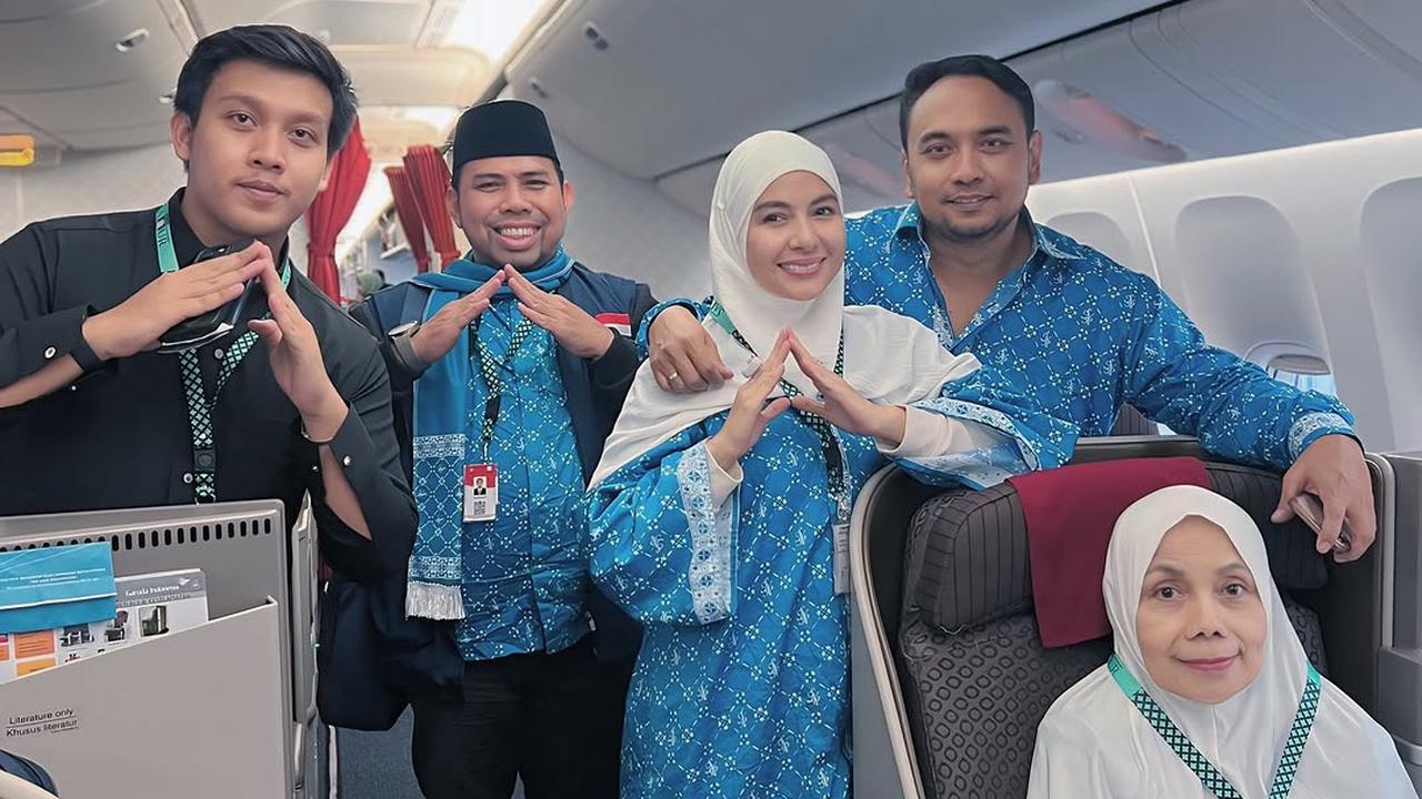 Potret Meisya Siregar dan Bebi Romeo Ajak Keluarga Jalani Umroh Bersama