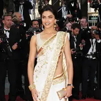 Aktris pemeran film ‘Piku’ ini juga hampir memenangkan gelar Artis Peran yang Berpotensi Menembus Hollywood. (Bintang/EPA)