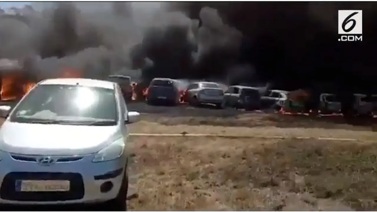 Ratusan Mobil Hangus Terbakar