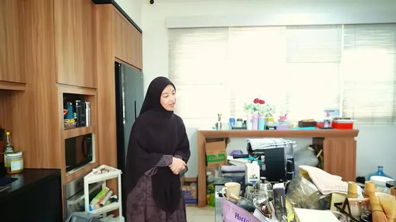 Potret Dapur Rumah Baru Natasha Rizky, Kombinasi Warnanya Beri Kesan Elegan