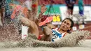 Atlet Indonesia Maria Natalia Londa turun pada nomor lompat jaus putri Asian Games ke-18 di Stadion Utama Gelora Bung Karno, Jakarta, Senin (27/8). Sebanyak 11 atlet turun di final nomor lompat jauh putri (ANTARA FOTO/INASGOC/M Agung Rajasa)