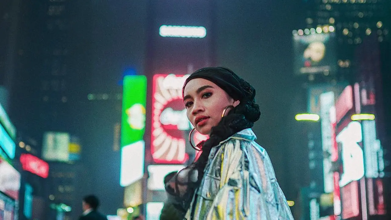 Inspirasi Gaya Fashion Modest Modis ala Yuna