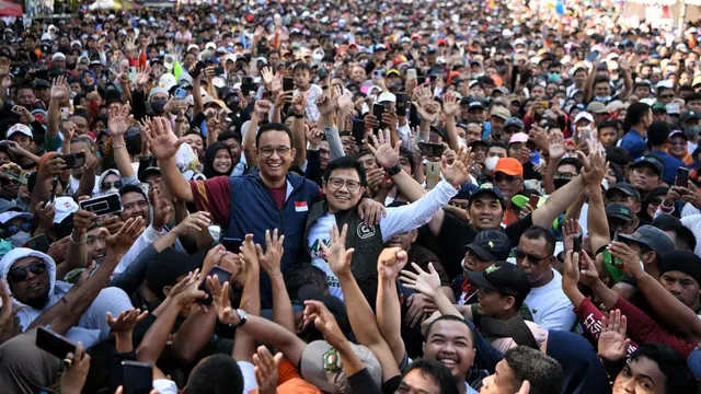 Anies Muhaimin meramaikan jalan gembira di Makassar. (Istimewa)