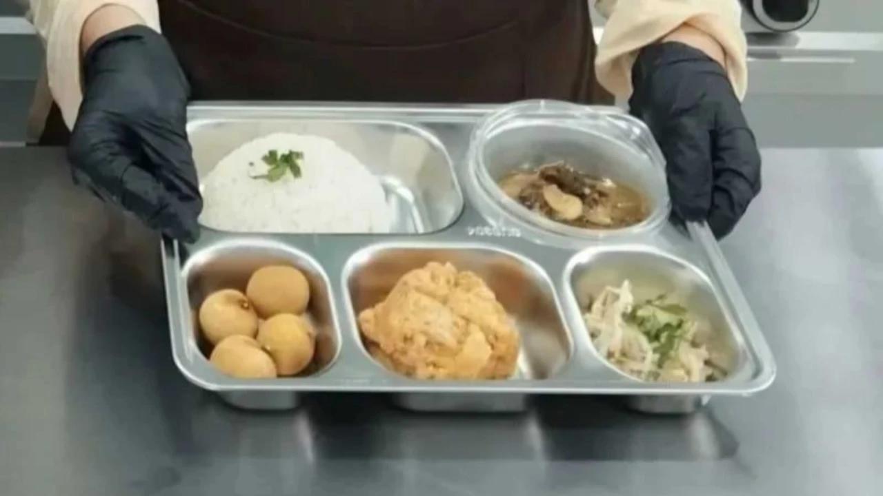 Sajikan Lauk Ayam Berbau Tak Layak Konsumsi di Menu, Satu Dapur MBG di Palembang Ditutup