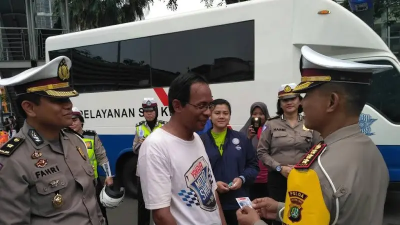 Layanan SIM dan STNK keliling di car free day