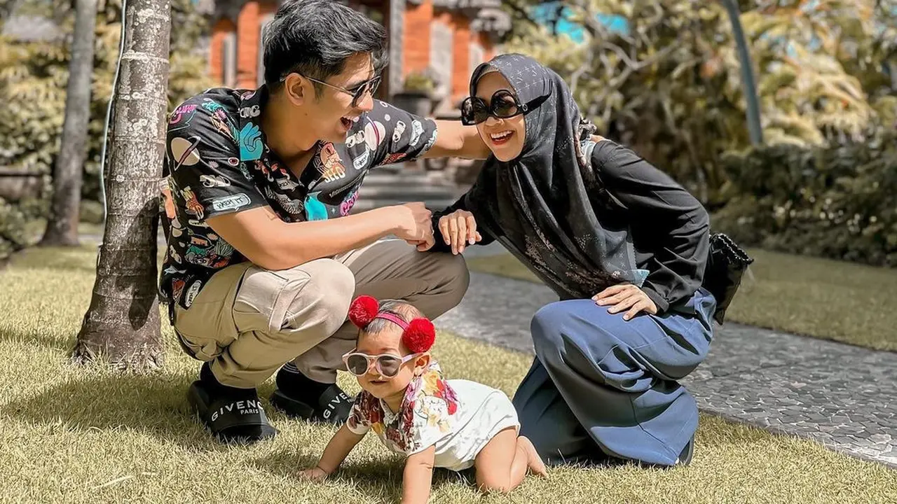 Ria Ricis, Teuku Ryan, dan Baby Moana. (Foto: Dok. Instagram @riaricis1795)