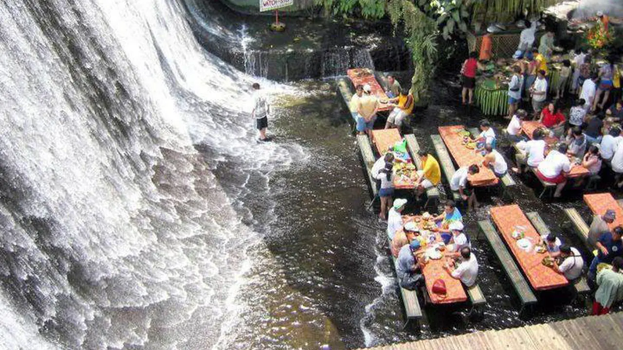 [Bintang] Salah Satu Resto Unik Ini Harus Dikunjungi Selagi Masih Bernafas
