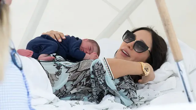Lucunya Bayi Simon Cowell dan Laura Silvermann