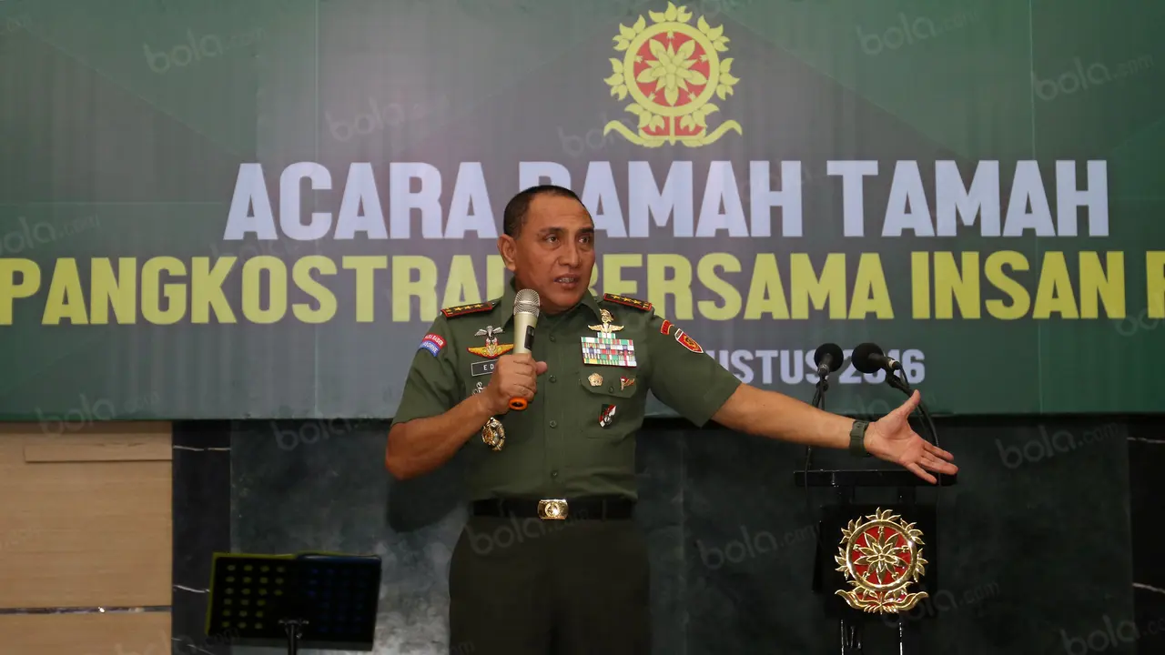 Pangkostrad, Edy Rahmayadi, sudah melengkapi persyaratan pencalonan Ketua Umum PSSI. (Bola.com/Nicklas Hanoatubun)