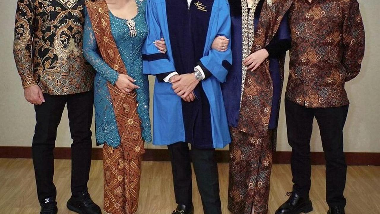 Momen Sewaktu Wisuda S1 di Universitas Binus