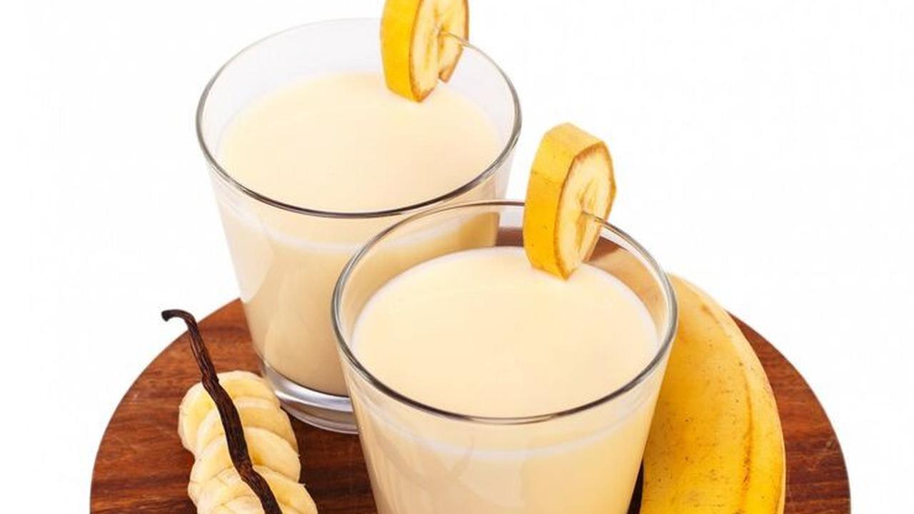 4. Banana Milkshake: Minuman Sehat untuk Tidur Lelap