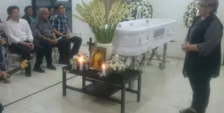 Kini nama Yana Zein tinggal kenangan. Sudah tidak ada lagi sosok dan peran di dunia hiburan yang bisa kita saksikan secara langsung. Yana telah meninggal dunia setelah melawan penyakit kanker payudaranya selama 3 tahun. (Bambang E.Ros/Bintang.com)