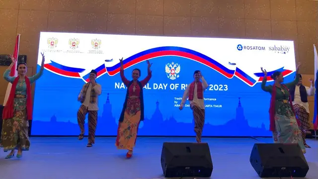 Tarian yang berlangsung setelah kata sambutan di perayaan Hari Nasional Rusia 2023.