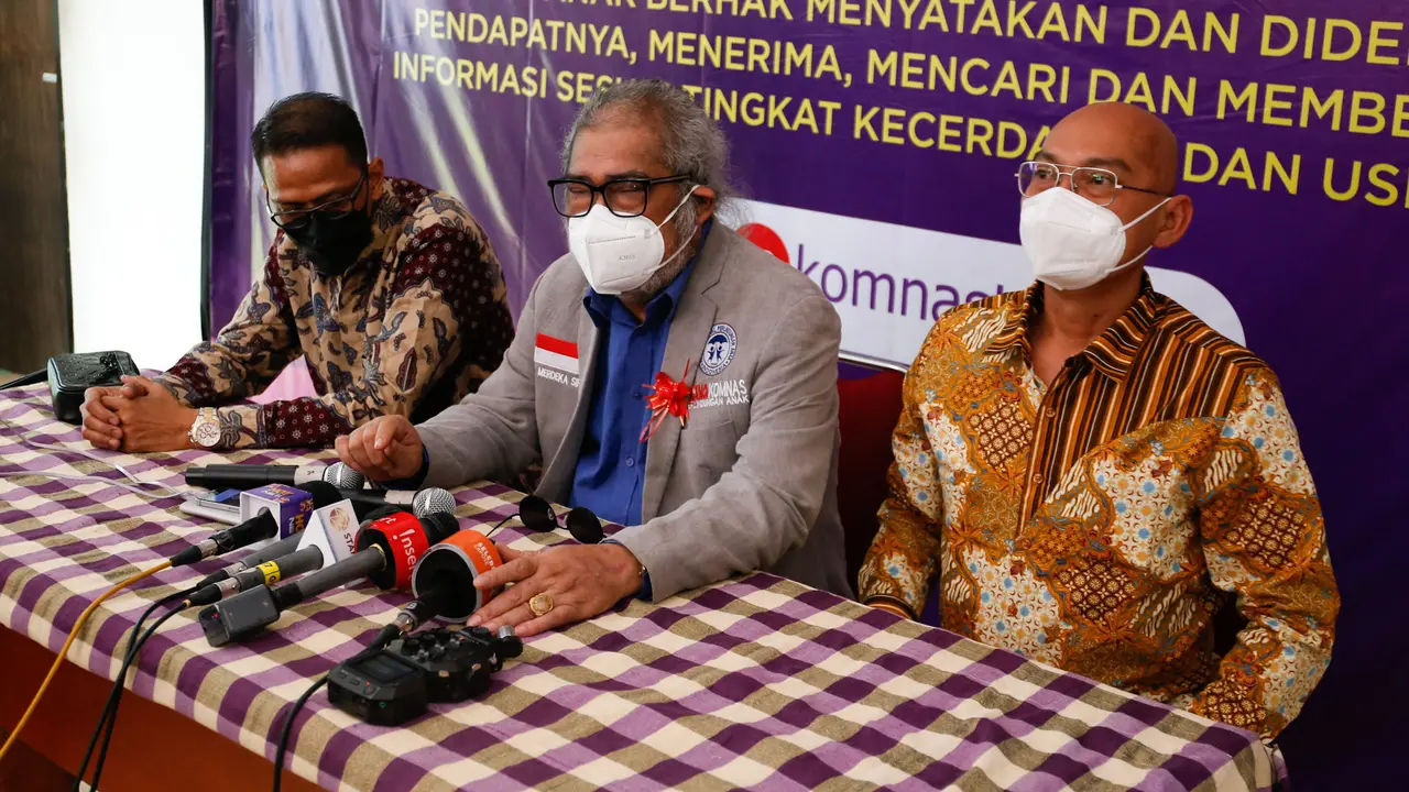 Doddy Sudrajat mendatangi Komnas Perlindungan Anak di kawasan Pasar Rebo, Jakarta Timur (Kapanlagi/Bayu Hendarto)
